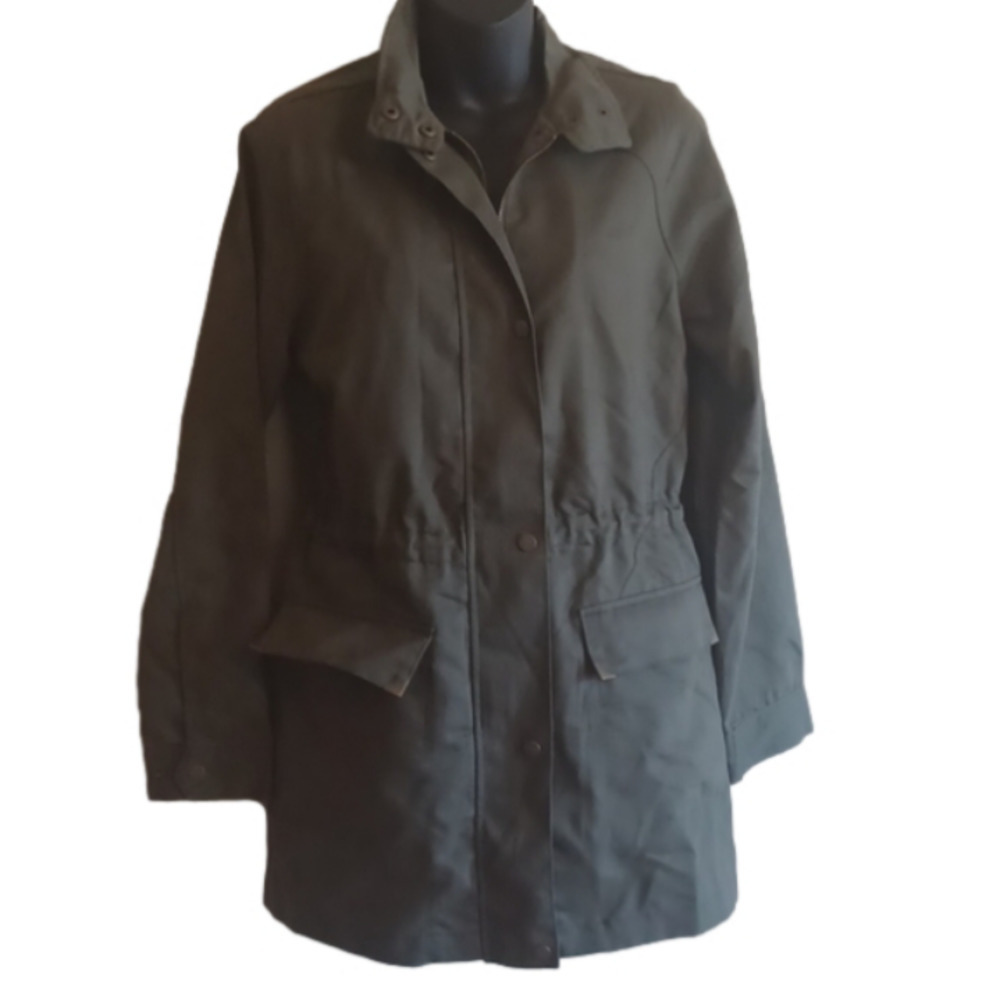 A New Day Army green cargo  trench style jacket with snaps. Size small.